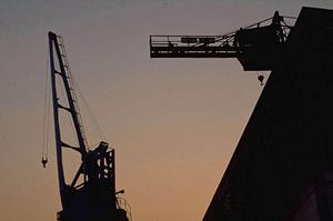 狭小地に最適！ミニクローラクレーンのレンタルガイドと選び方のポイント